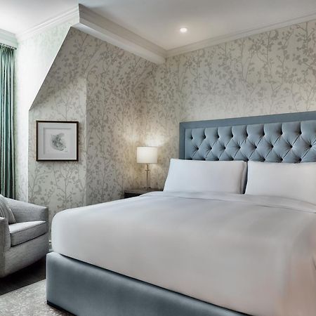 Chateau Vaudreuil エクステリア 写真 A bedroom at the London West Hollywood