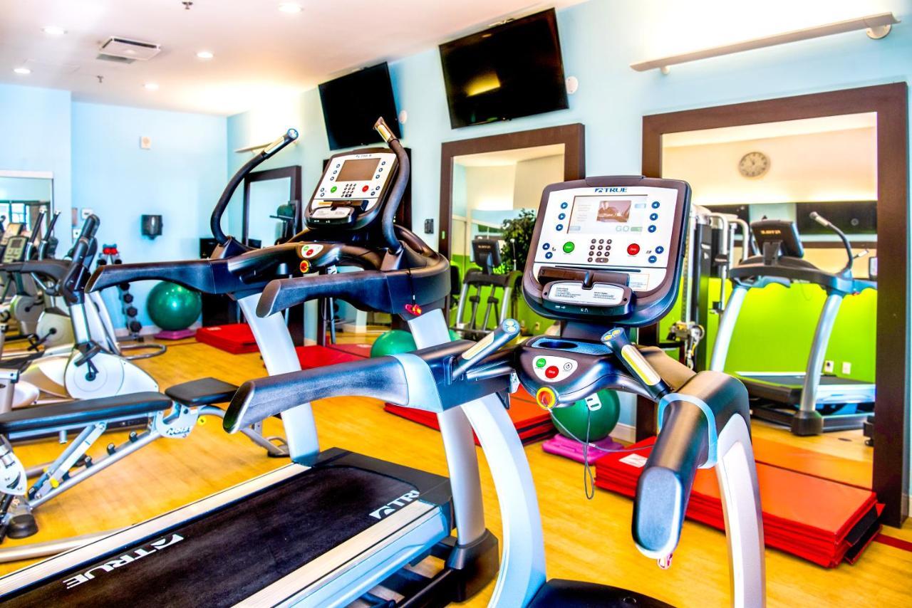Chateau Vaudreuil エクステリア 写真 The gym at the hotel