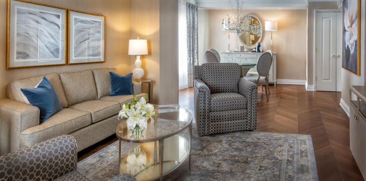 Chateau Vaudreuil エクステリア 写真 A living room at The Carlyle