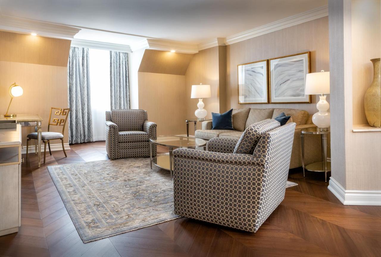 Chateau Vaudreuil エクステリア 写真 A living room at the Ritz-Carlton, Boston