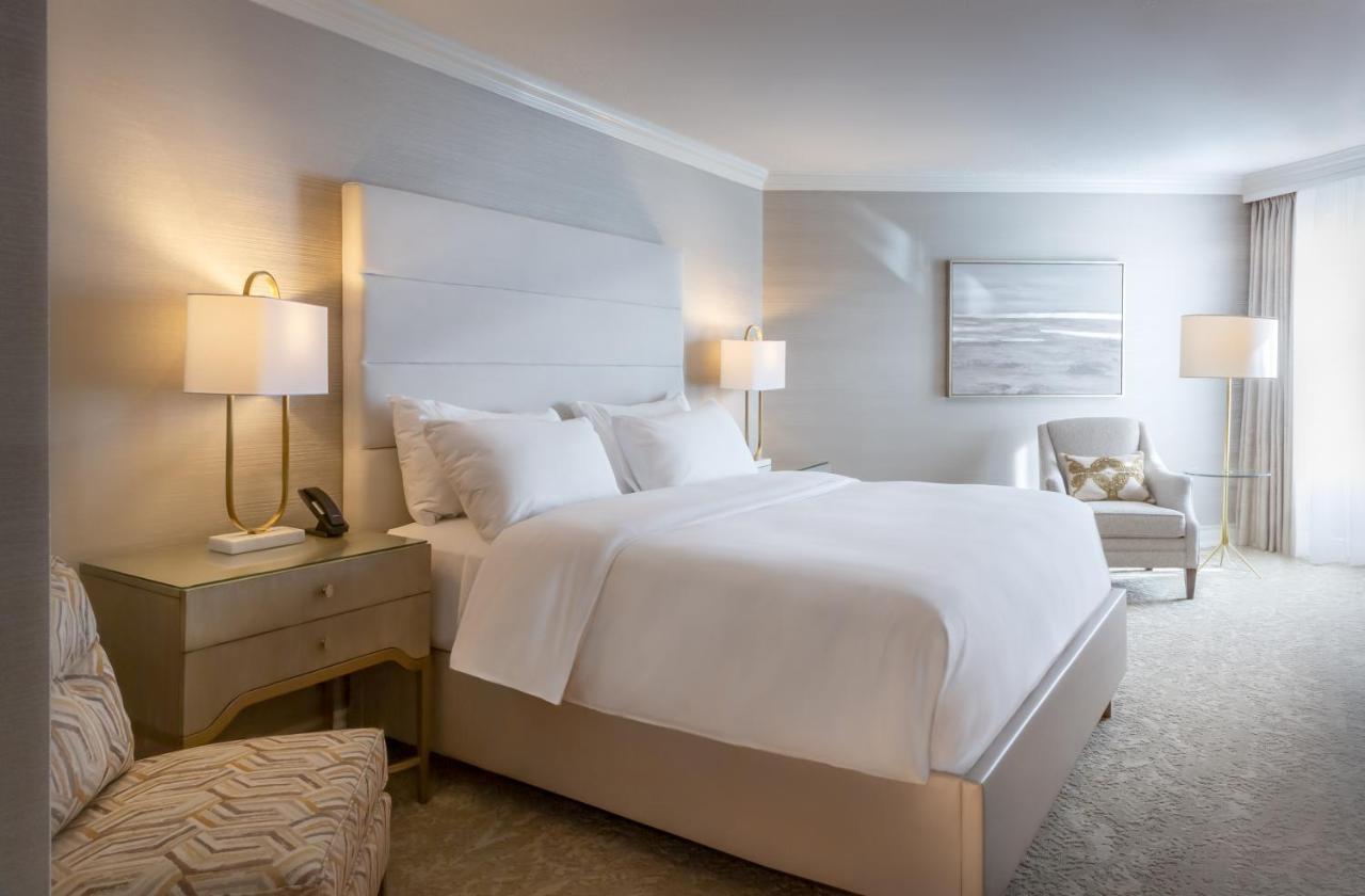 Chateau Vaudreuil エクステリア 写真 A guest room at The Westin Boston Seaport District