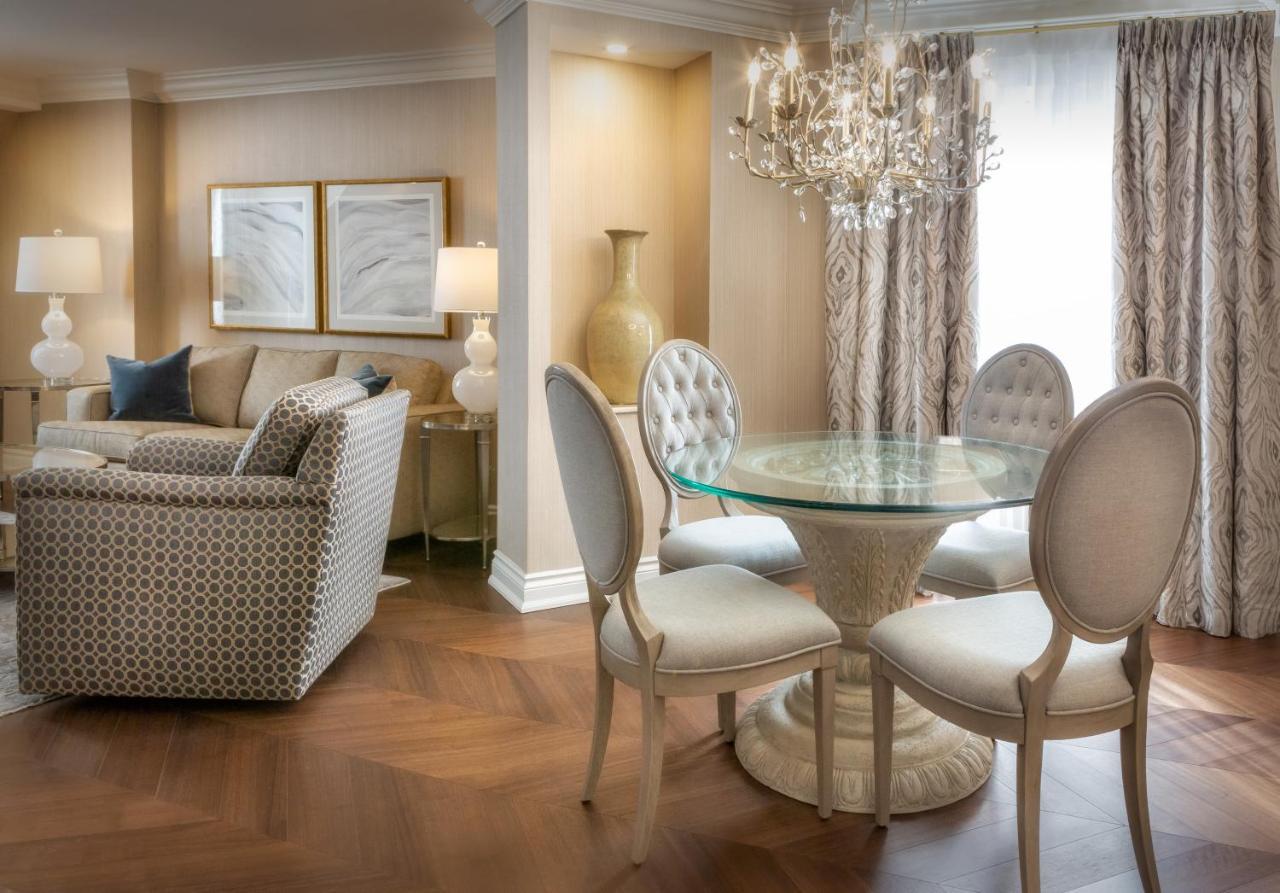 Chateau Vaudreuil エクステリア 写真 A living room at The Ritz-Carlton, Chicago