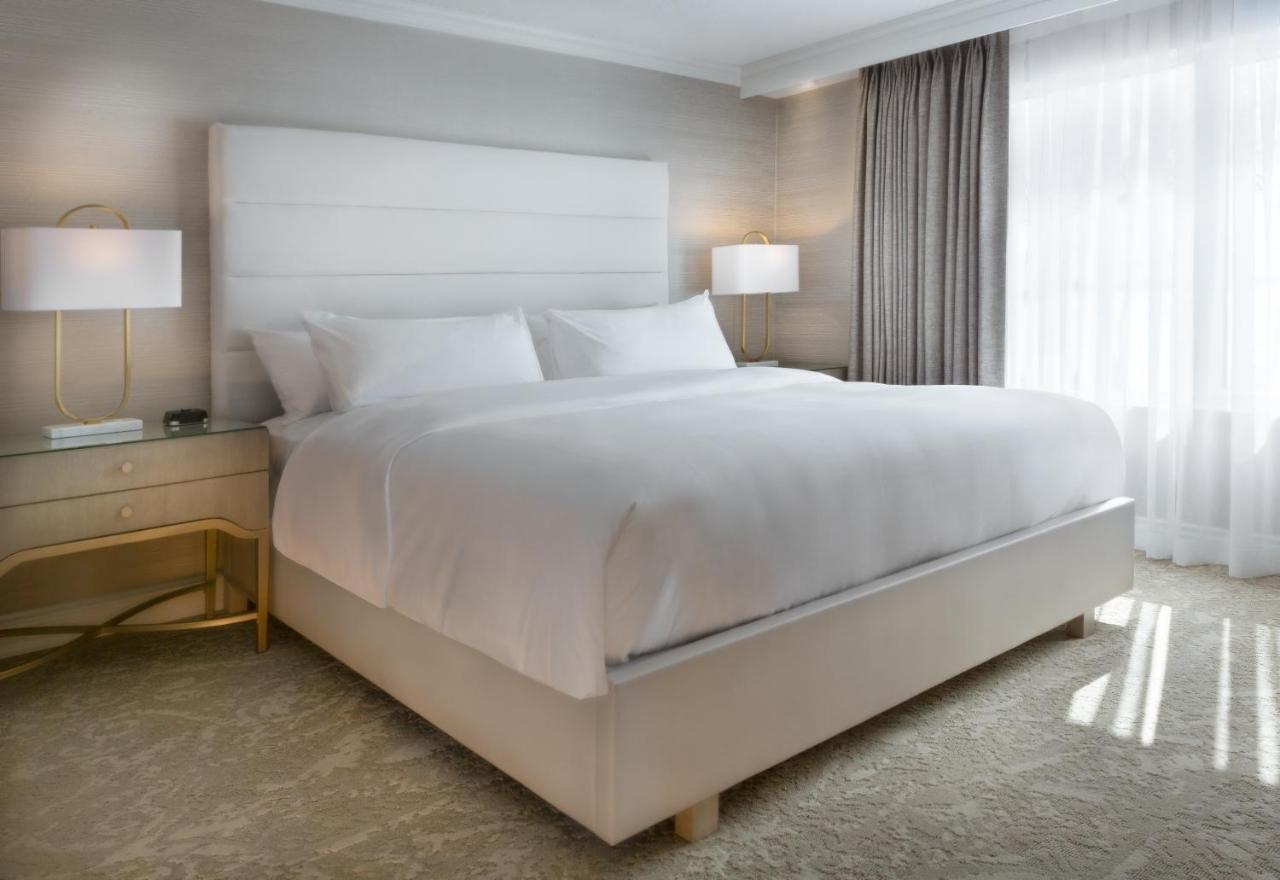 Chateau Vaudreuil エクステリア 写真 A bed