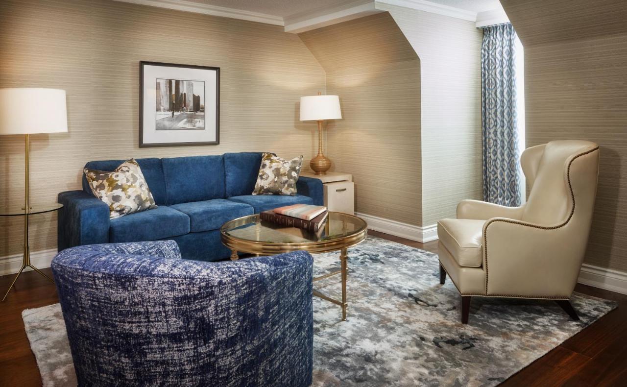 Chateau Vaudreuil エクステリア 写真 A living room at the Ritz-Carlton, Boston