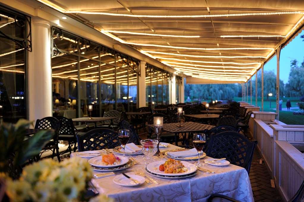 Chateau Vaudreuil エクステリア 写真 The restaurant