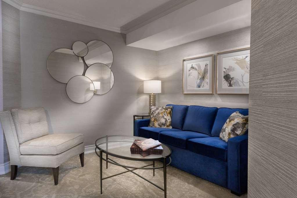 Chateau Vaudreuil 部屋 写真 A living room at The Carlyle