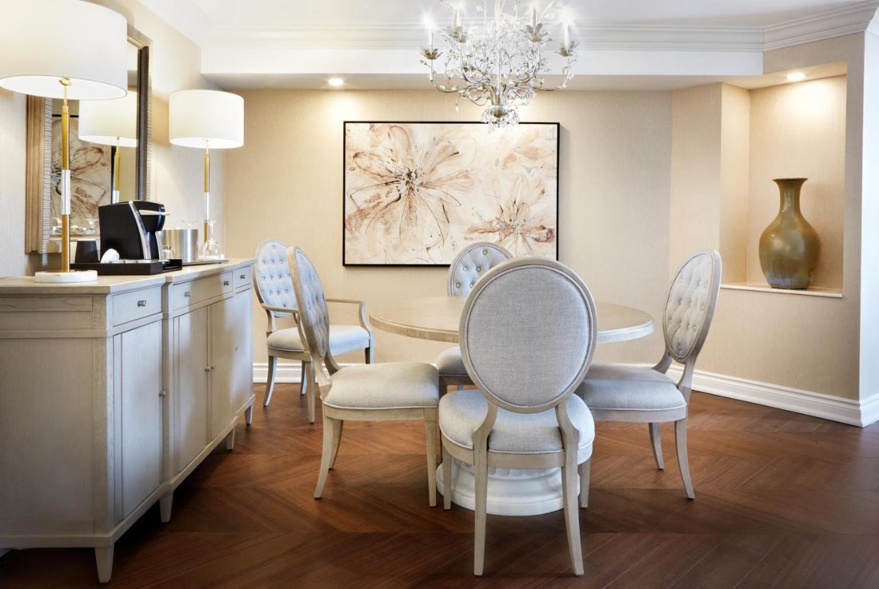 Chateau Vaudreuil エクステリア 写真 A dining room at The Ritz-Carlton, Boston