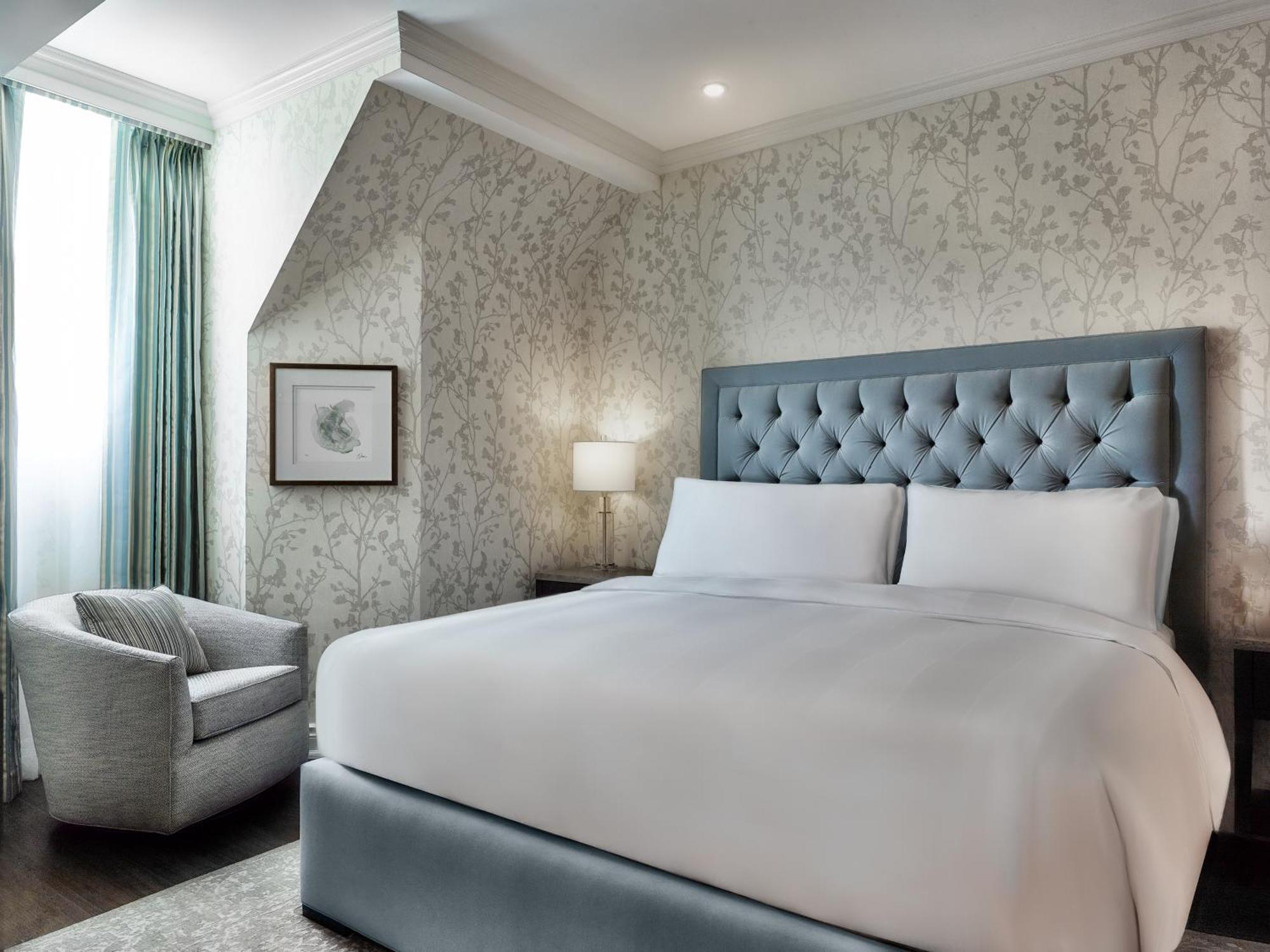 Chateau Vaudreuil エクステリア 写真 A bedroom at the London West Hollywood