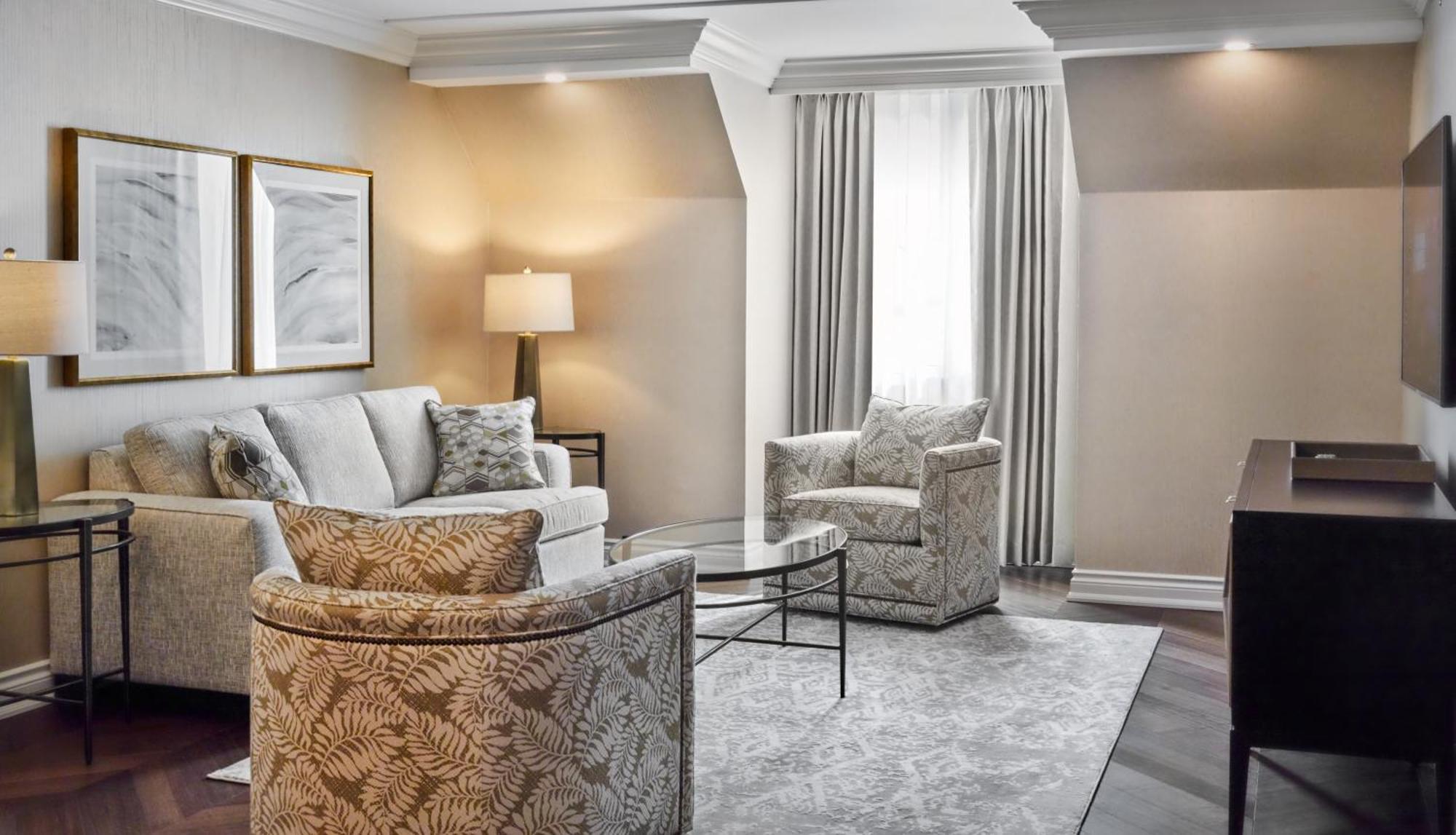 Chateau Vaudreuil エクステリア 写真 A living room at the Ritz-Carlton, Boston