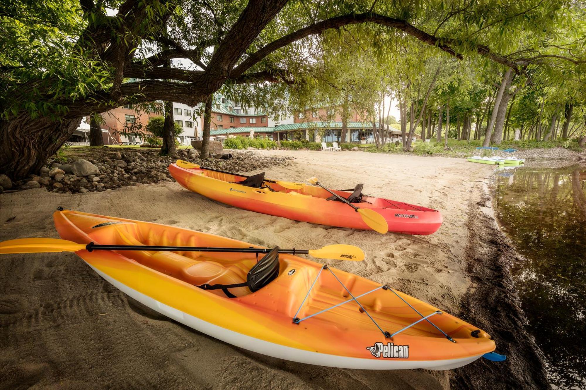 Chateau Vaudreuil エクステリア 写真 Pelican Kayaks
